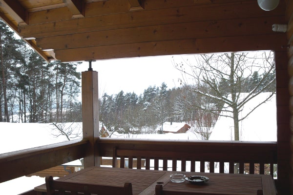 Blick von der Terrasse in die Winterlandschaft