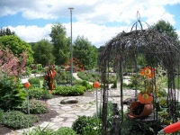 Wunderschöne Gärten angelegt mit tollen Glasskulpturen