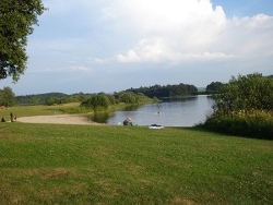 Ein schönes idyllisches Ufer am Silbersee zum tollen Baden